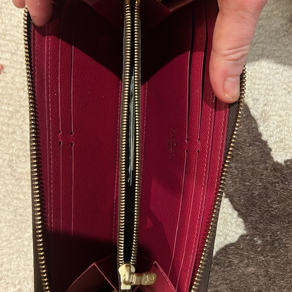 Louis Vuitton Clémence zip Wallet in Fuchsia. Excellent Condition! - Picture 3 of 5